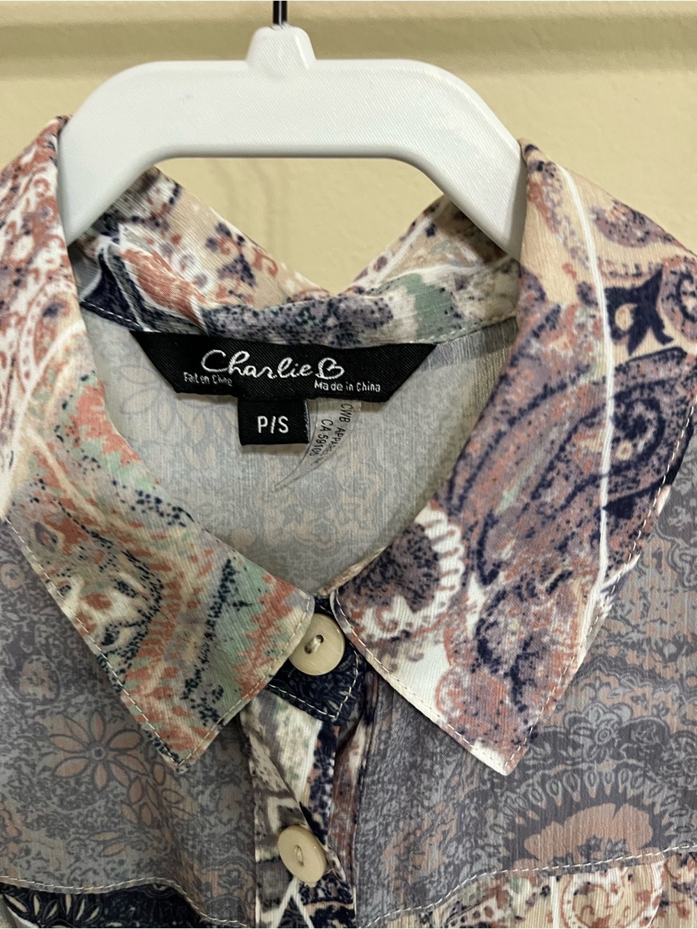 Charlie B Patchwork Print V-Neck Blouse Button Up Petite Lightweight Breezy SP - Picture 8 of 10